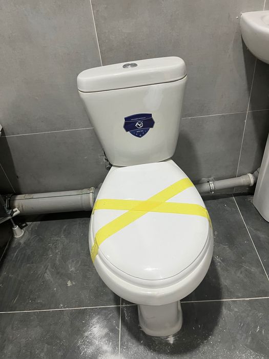 Новая ванная, унитаз и раковина