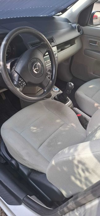 Продавам кола Mazda  2
