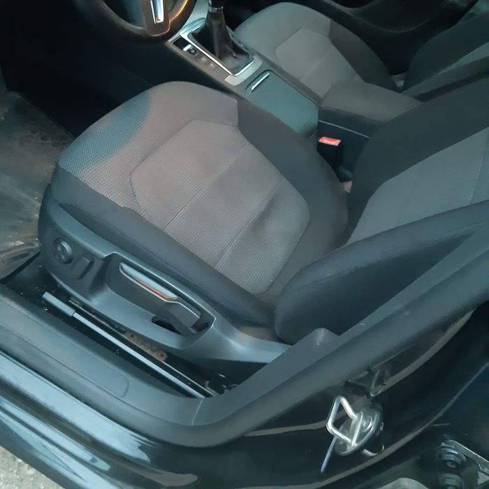 VW Passat  B7 Proprietar Berlina 2.0 TDI manuală