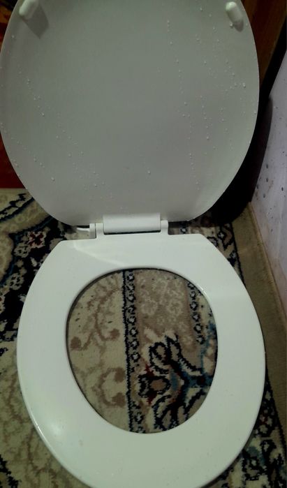 Унитаз кришка сотилади