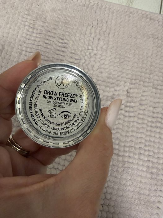 Ceara sprancene Anastasia