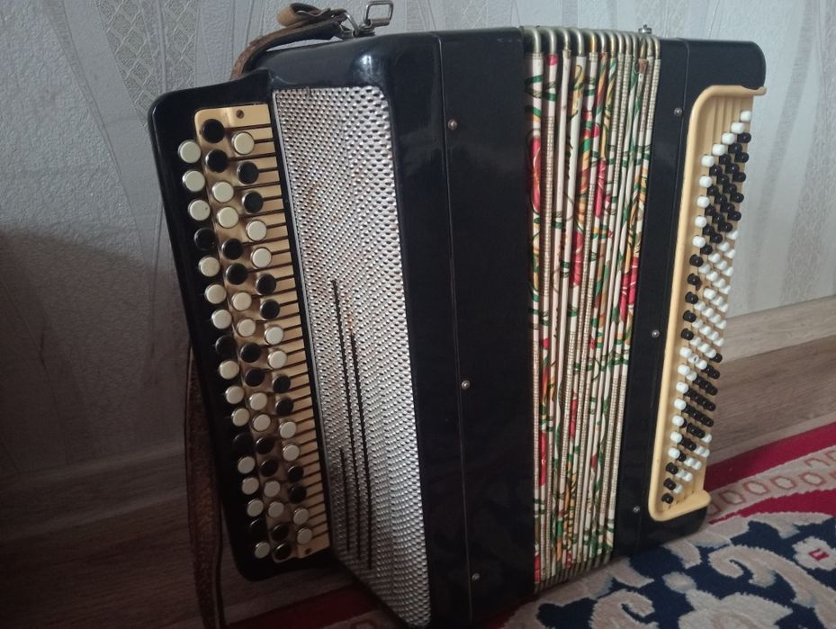 продам кнопочный аккордеон