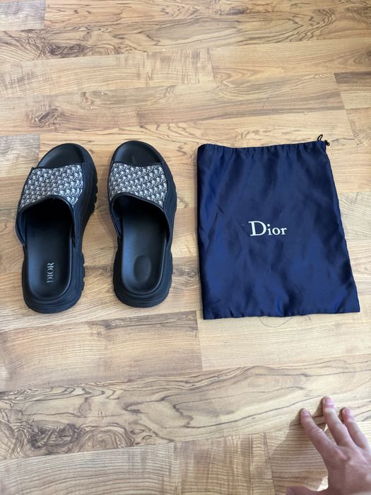 Продавам чехли на Dior