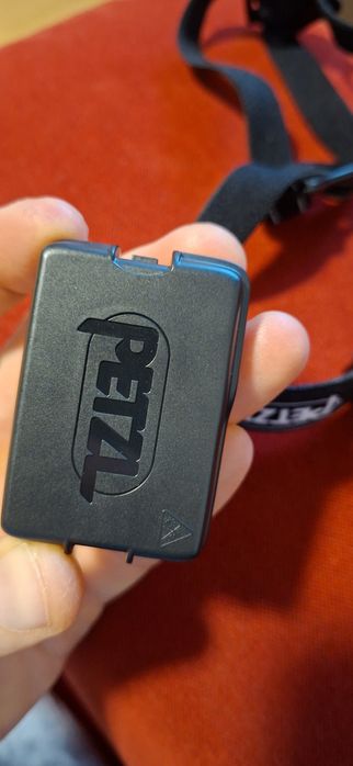 Lanterna frontala Petzl Swift RL, 1100lm, neagra, reincarcabila, USB-C Nou Nefolosita