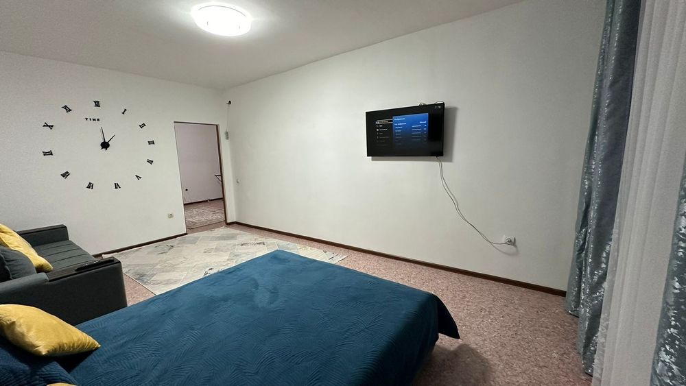 По часам  днём 2500 вечером 3000