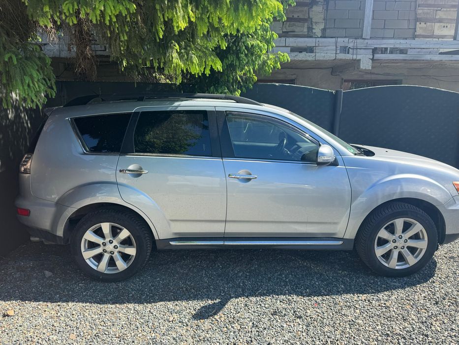 MITSUBISHI Outlander 2011 — imagine 2