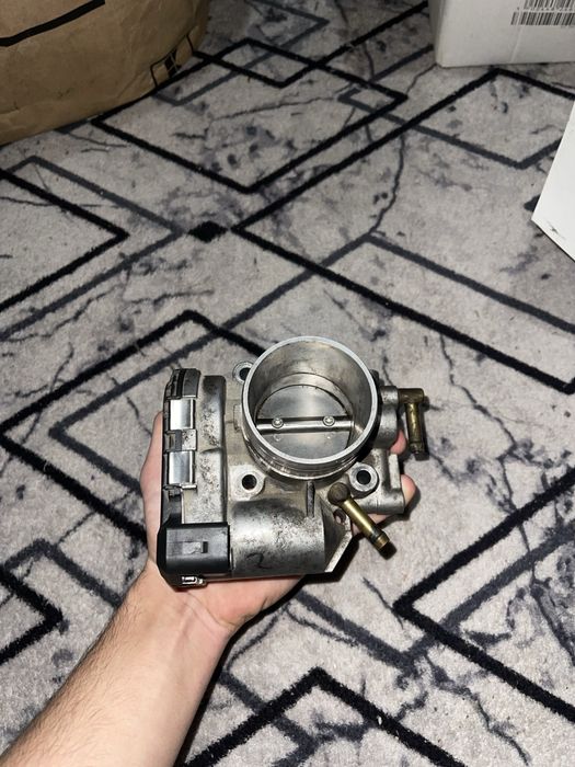 Дроселова клапа голф 4 1.6 fsi