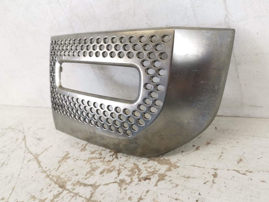 Ляв проекторен радиаторен грил / Lqv proektoren radiatoren gril Land R