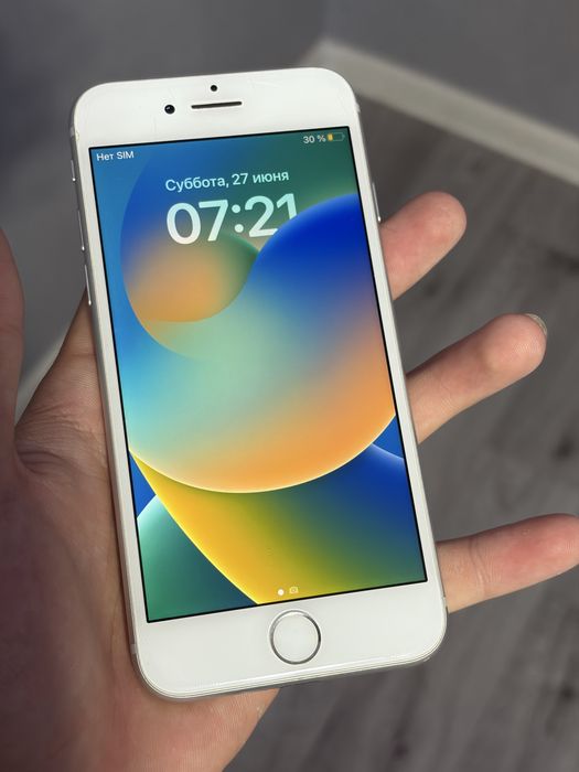 Продам iPhone 8 64 ГБ (White)