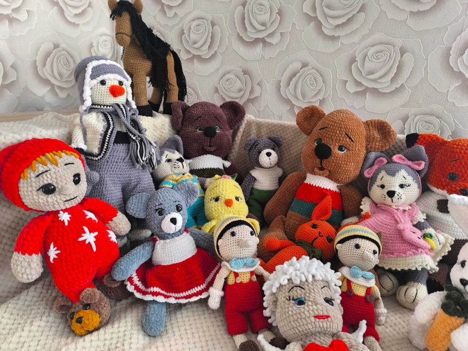 Коледно кученце плетена плюшена играчка, амигурум, ръчна изработка