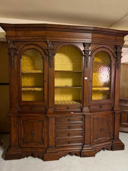 Vitrină clasică din lemn masiv sh de calitate italiană S 4934