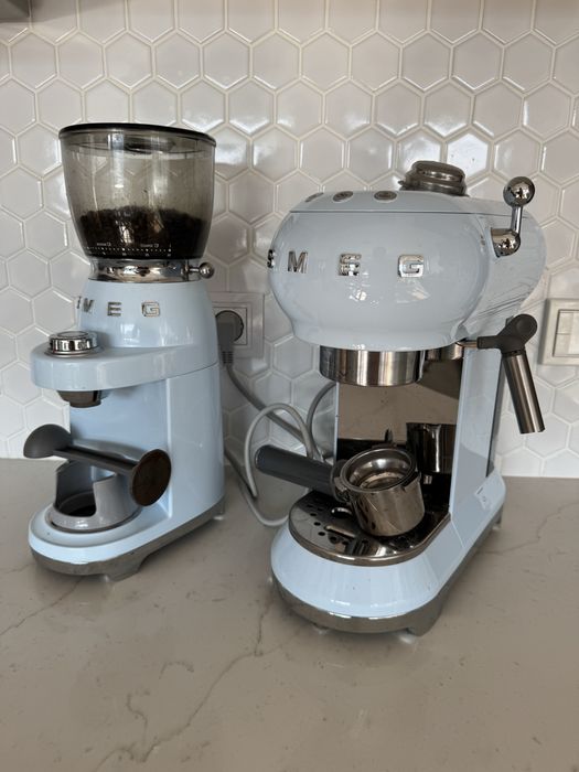 Espressor manual Smeg Vintage si rasnita
