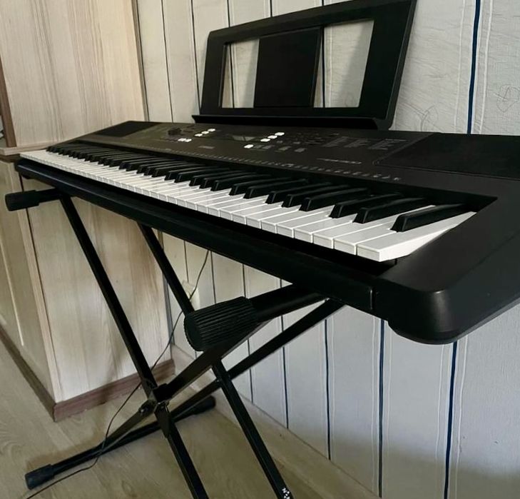 Yamaha psr-EW300