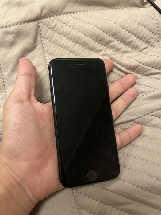 Продам iphone se 2020