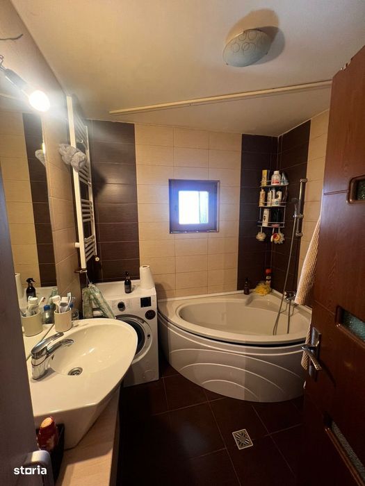 Apartament cu 3 camere, etaj 6, lift și centrală gaz