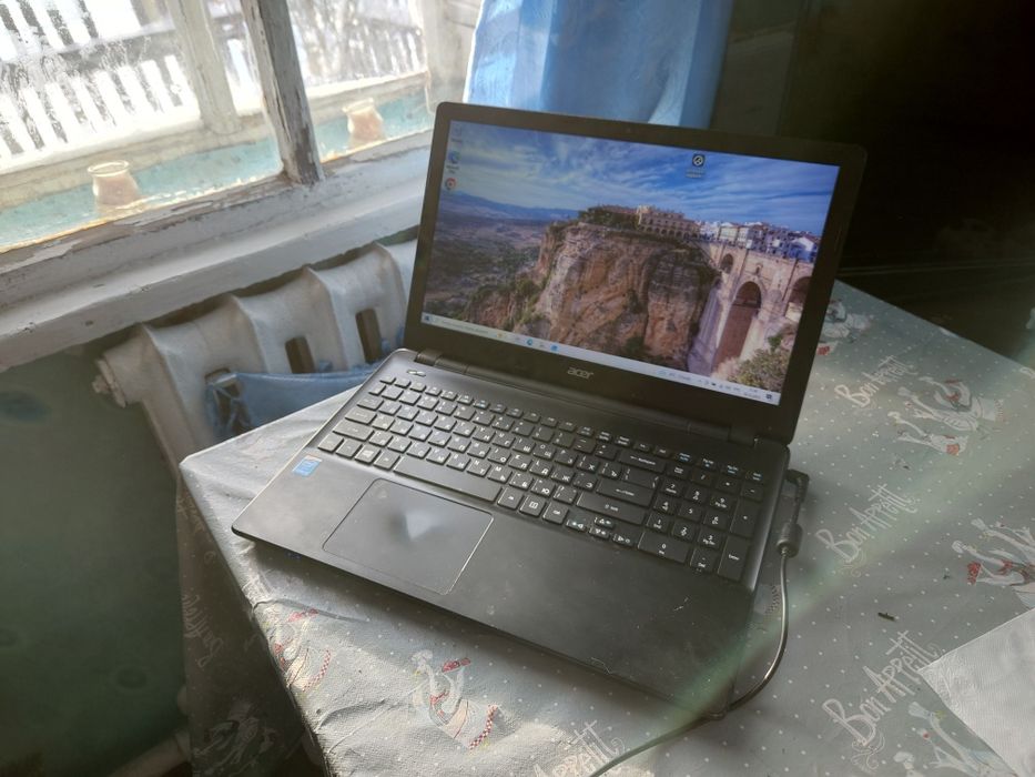 Ноутбук Acer. Core i3 4005u.