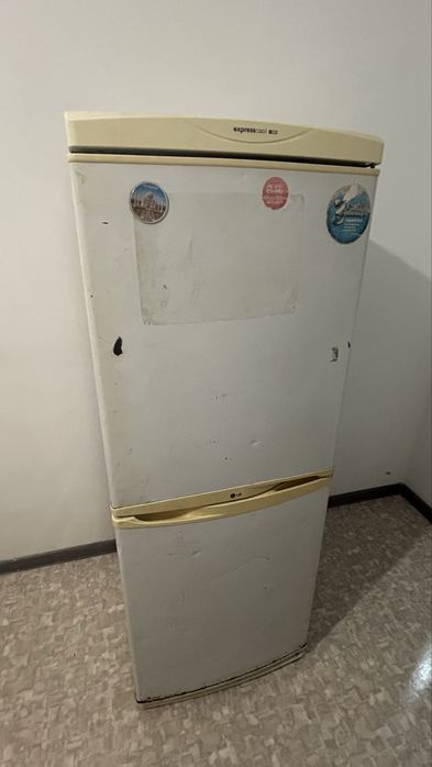 Продам холодильник с морозилькой