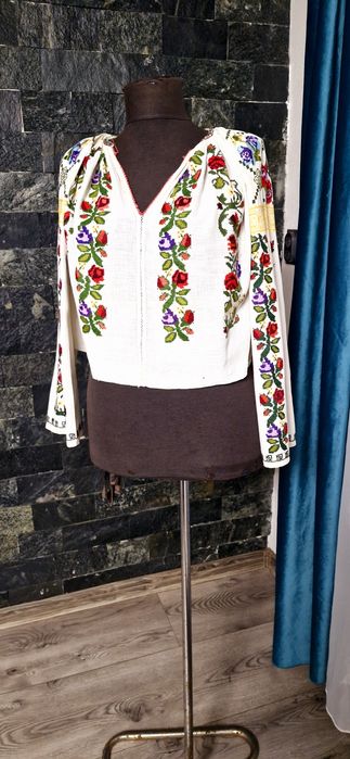 Ie autentic  pe pânză