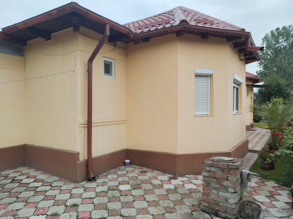 Casă cu 4 camere în Comănești (Bacău)