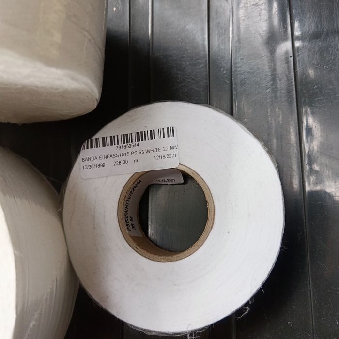 Шивашки материали ,подлепваща лента и ципове