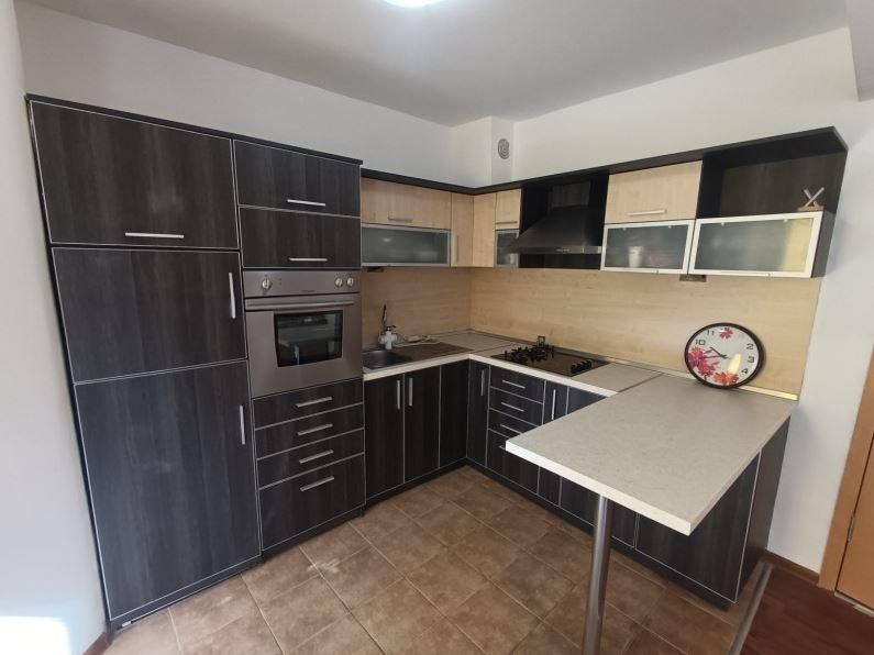 Дава се под наем Тристаен апартамент в Варна, Колхозен пазар - 90 кв.м за 500 € - Снимка #1