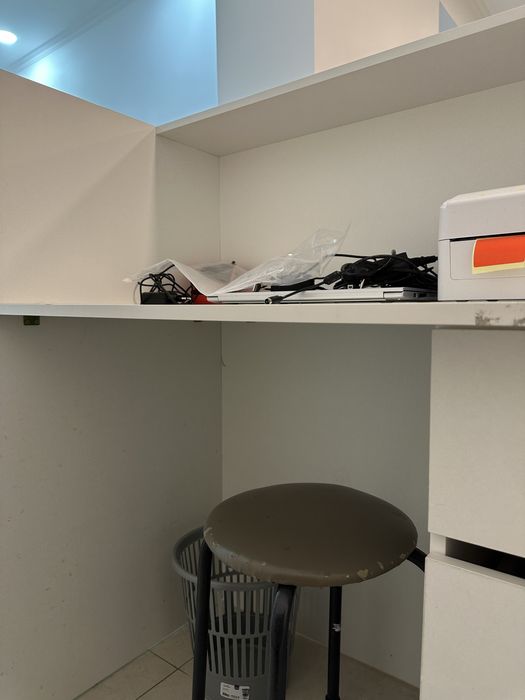 Ресепшн из материала лдсп белый-серый