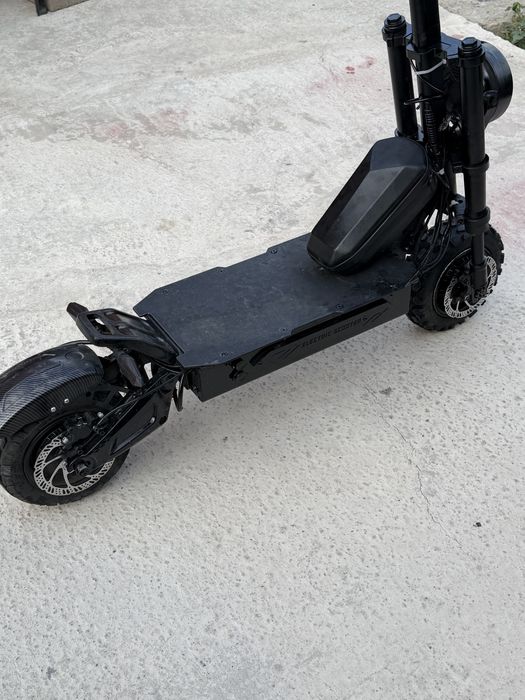 Vând trotineta boyueda s5-11 6000w 60v 38.8ah