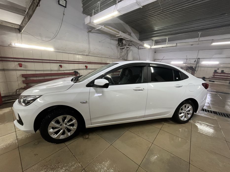 Chevrolet Onix Turbo 2023 автомат