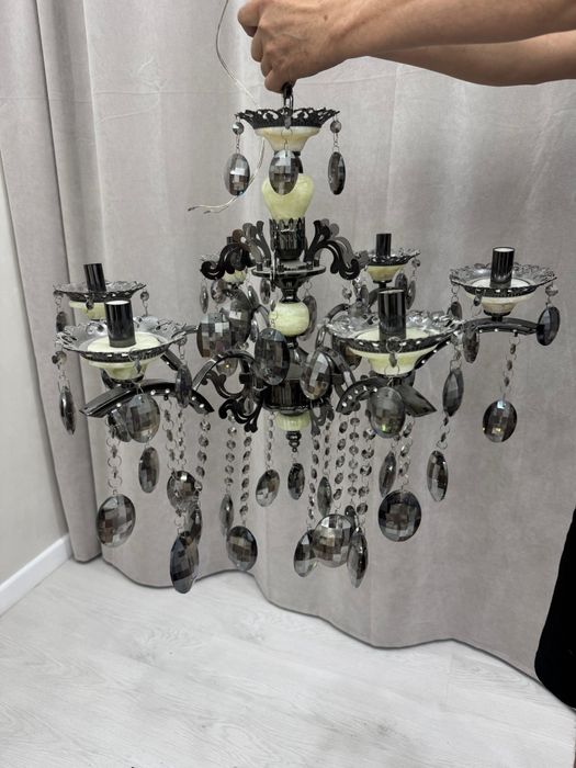 Продаются люстры