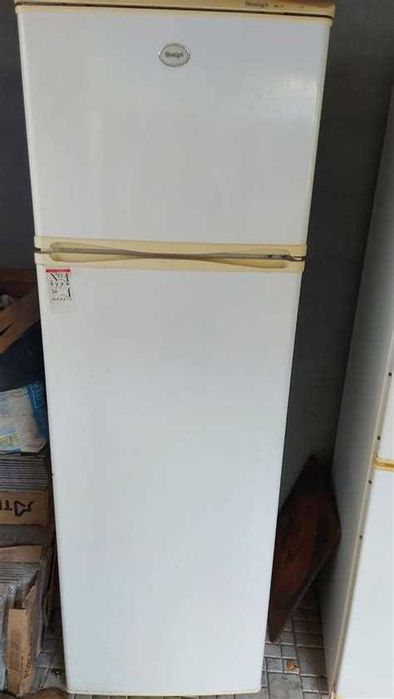 Продам  рабочий  холодильник  .