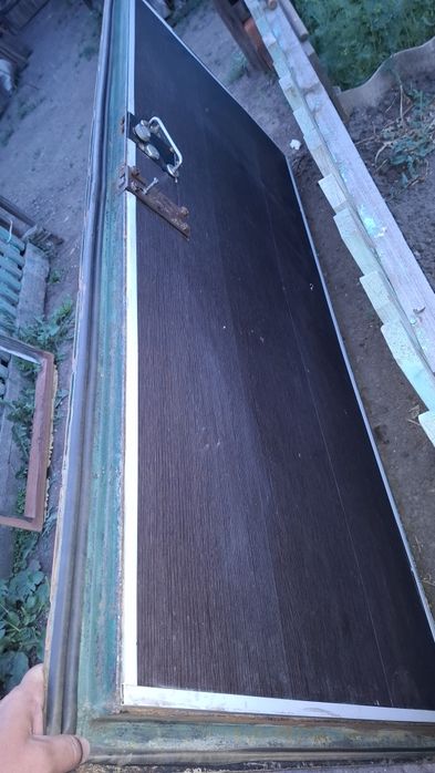 Продам железную дверь