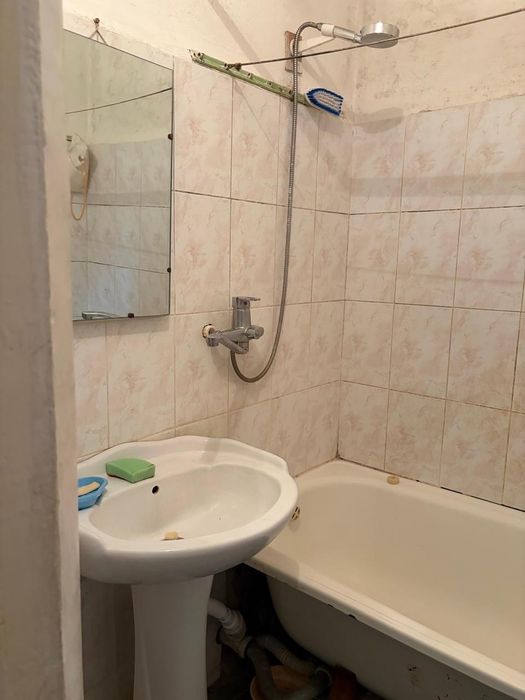 Продам 3 комн квартиру на Бензострое