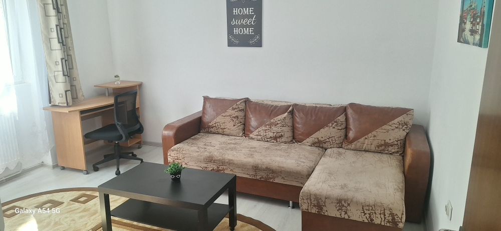 Proprietar vind  apartament cu 2 camere decomandat
