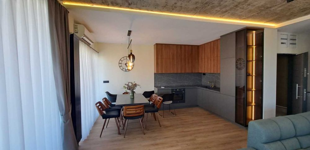 Дава се под наем Двустаен апартамент в Пловдив, Младежки Хълм - 60 кв.м за 300 € - Снимка #1