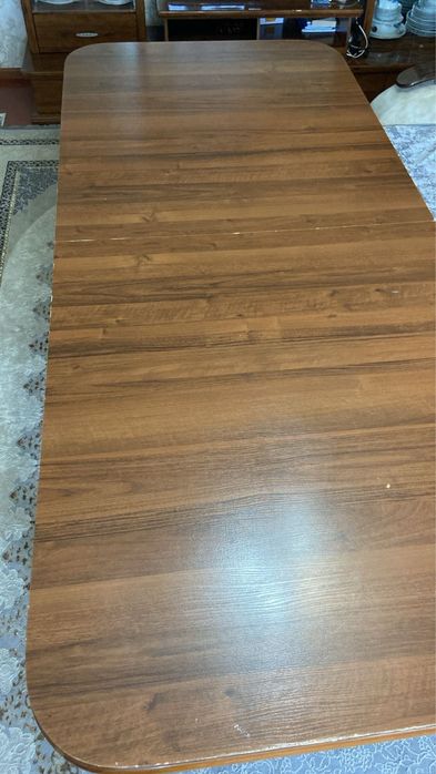 Кухонный коричневый стол