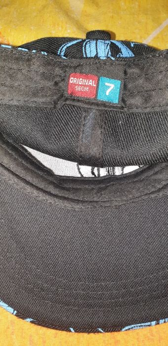 Шапки с козирка, различни размери и цени