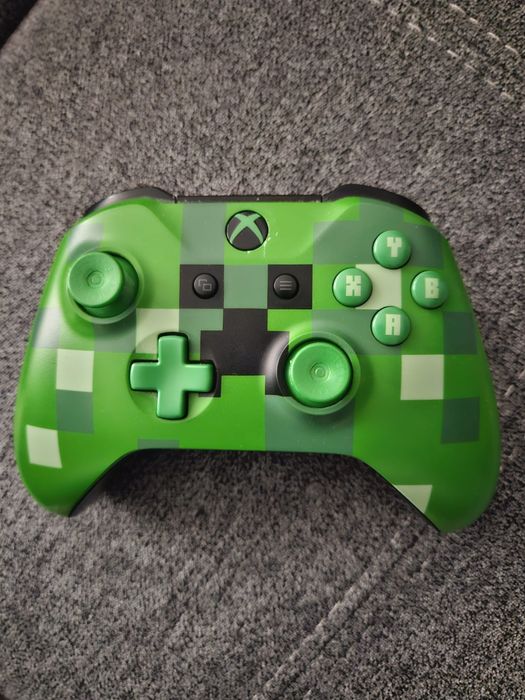 Vand xbox one s cu jocuri (incluse)si maneta.