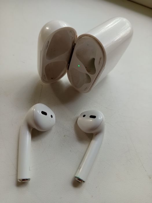 Airpods 2 в хорошем состояние э