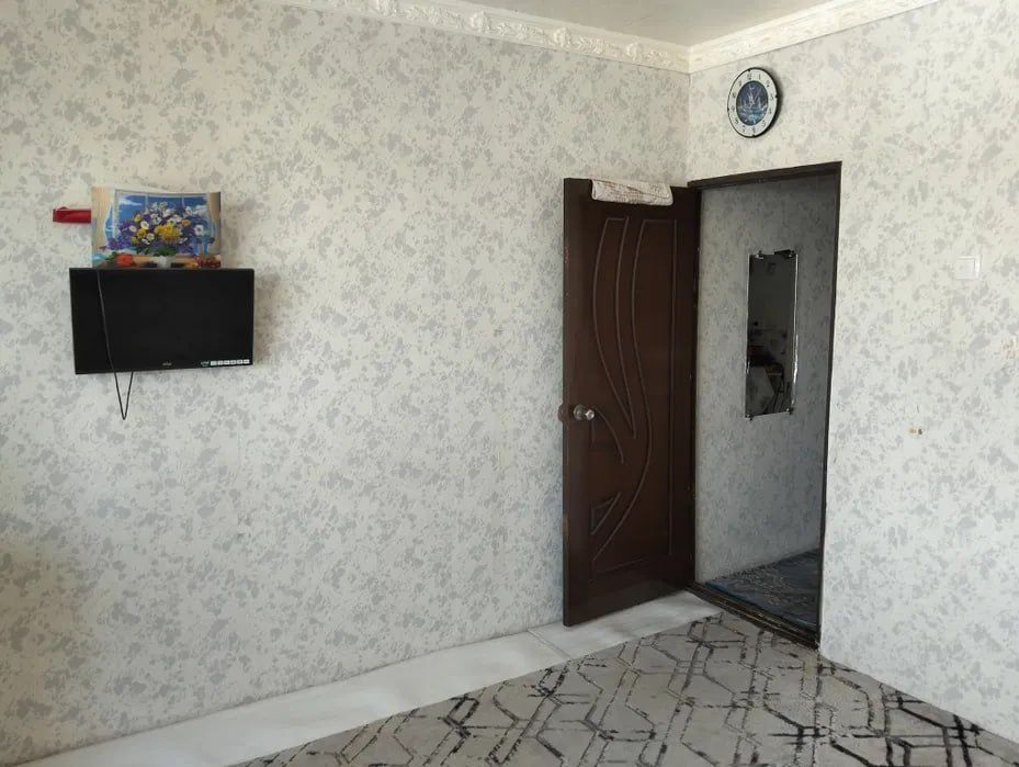 1/4/4. Квартира 18 м², бывшее общежитие. Сергели, Спутник 4. Метро