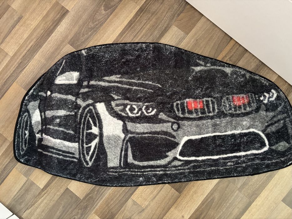 Килим с формата на BMW