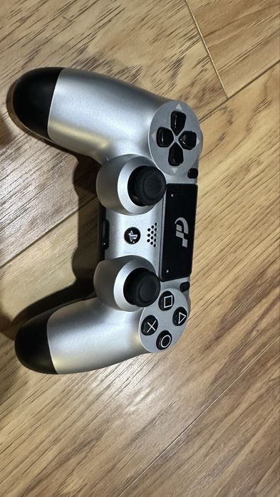 Consola Playstation PS4 + controller + dock station