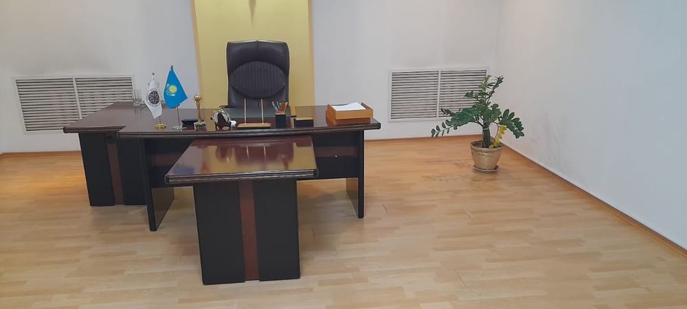 Офисная мебель, столы