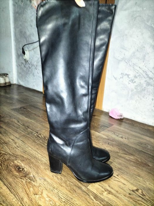 Продам зимние сапоги баскони