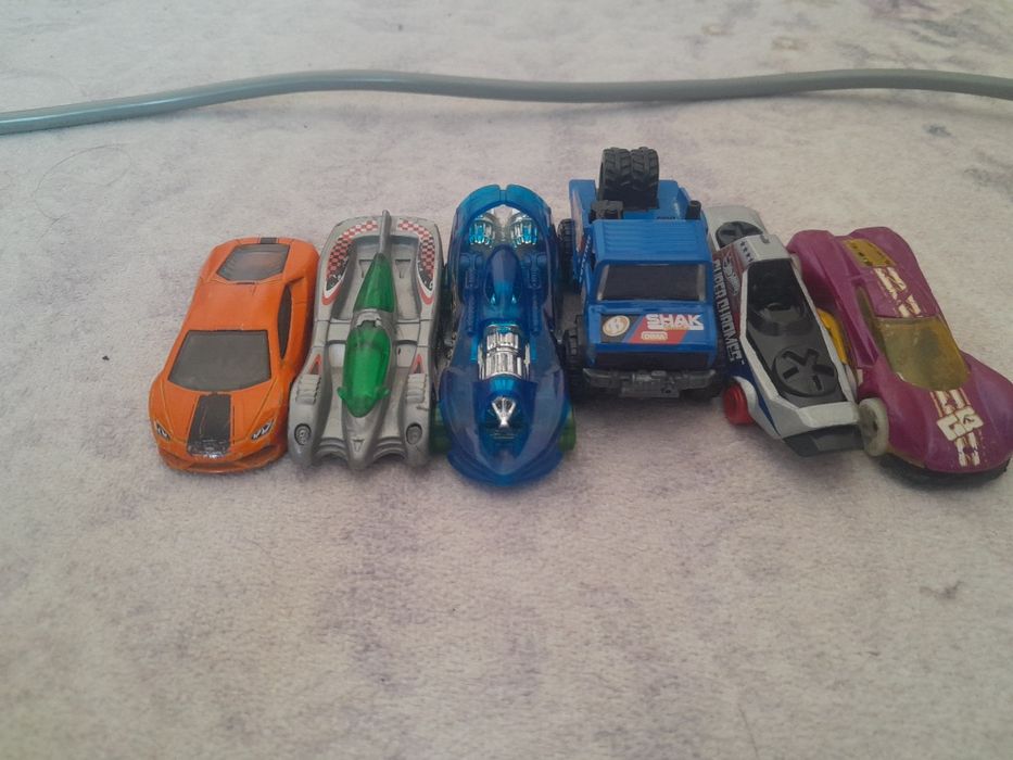 Машинки hotwheels