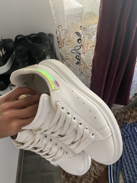 Vand adidasi maqueen