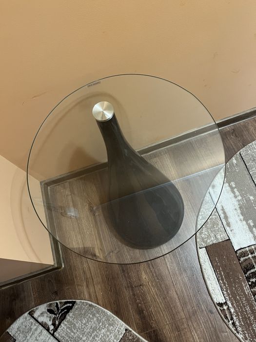 Vand masa din sticla