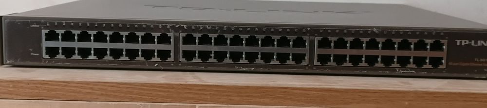 Комутатор TP-Link TL-SG1048