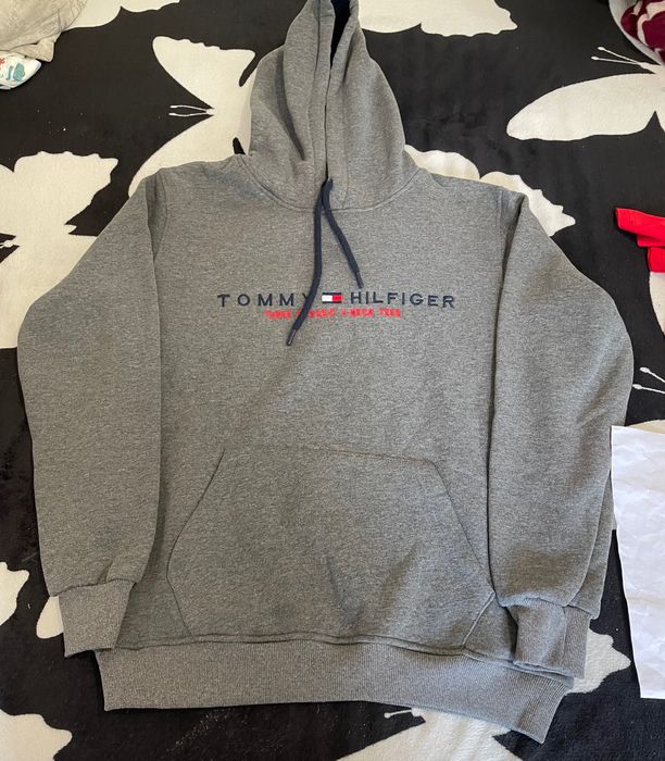 Blugi , hanorace si tricouri