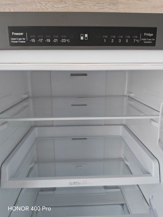 Продавам хладилник SAMSUNG
