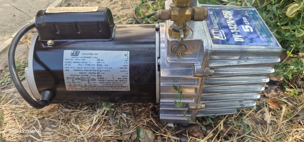Професионална вакуум помпа за климатици JB Industries DV-142N-250 Platinum 5 CFM (Made in USA)